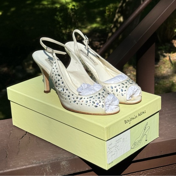 Gorgeous Swarovski aurora borealis 👠 worn for reception only. So pretty🤩 - Picture 2 of 8